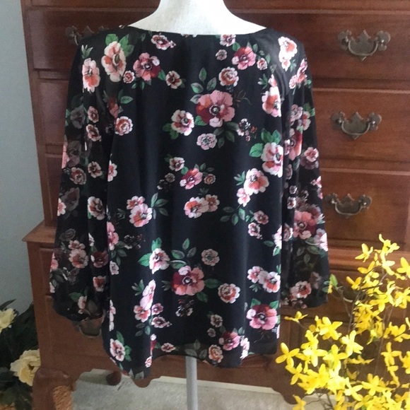 CAbi Garden Black Floral Blouse Size Medium - Picture 3 of 9